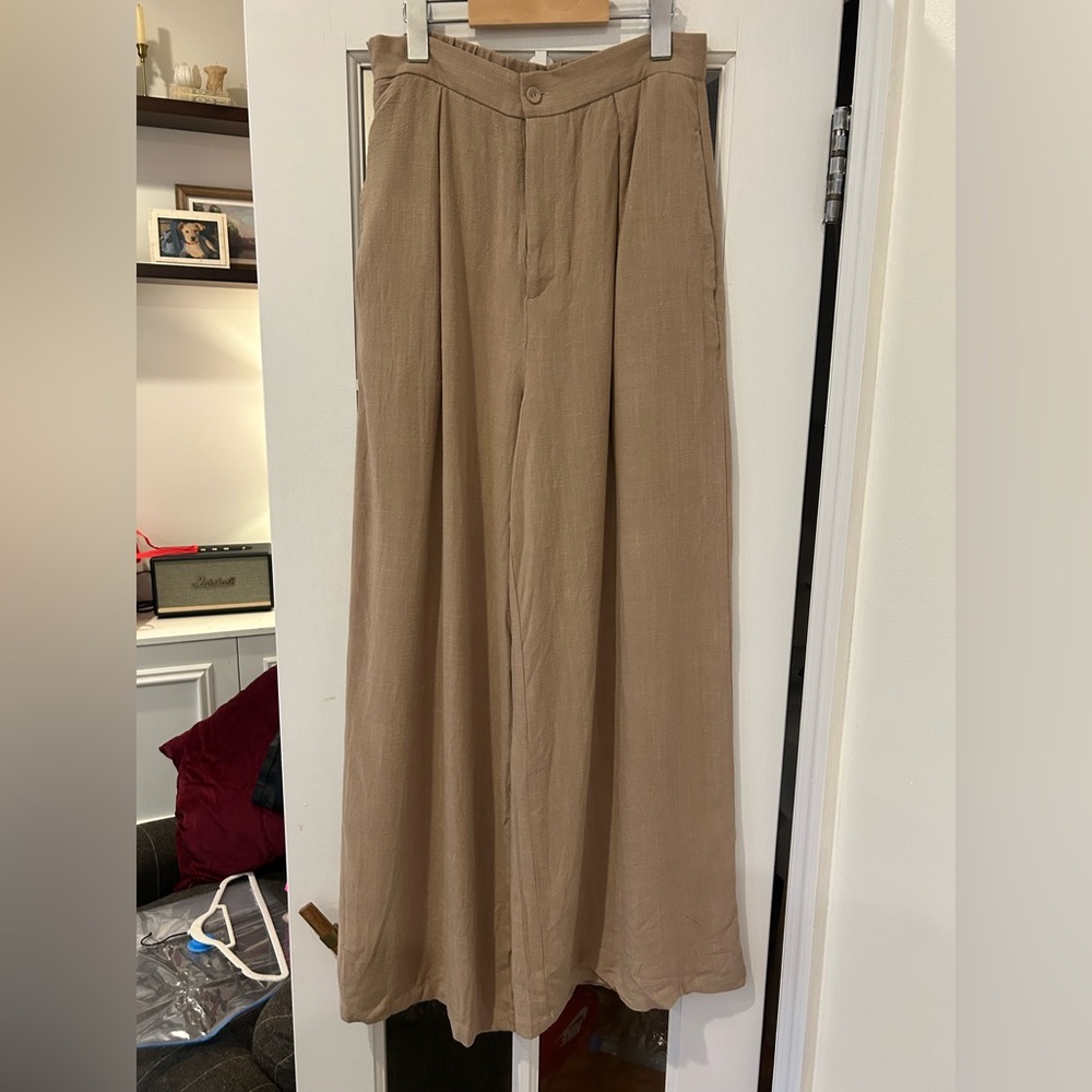 Walter Baker Women’s Khaki Lightweight Wide Leg Pants